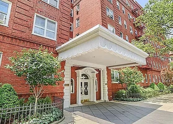 25 Plaza St, #2E