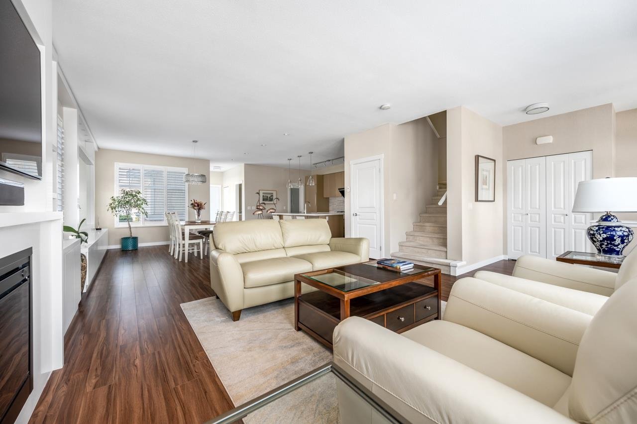 5-10500 Delsom Cres