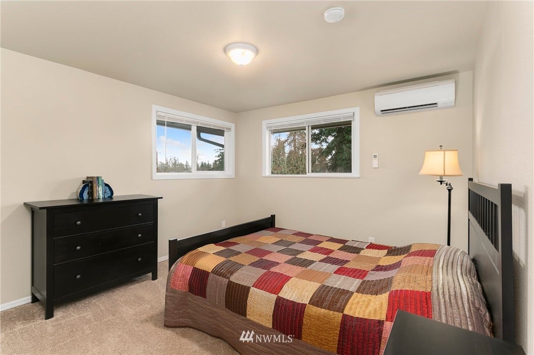 214 77th Pl
