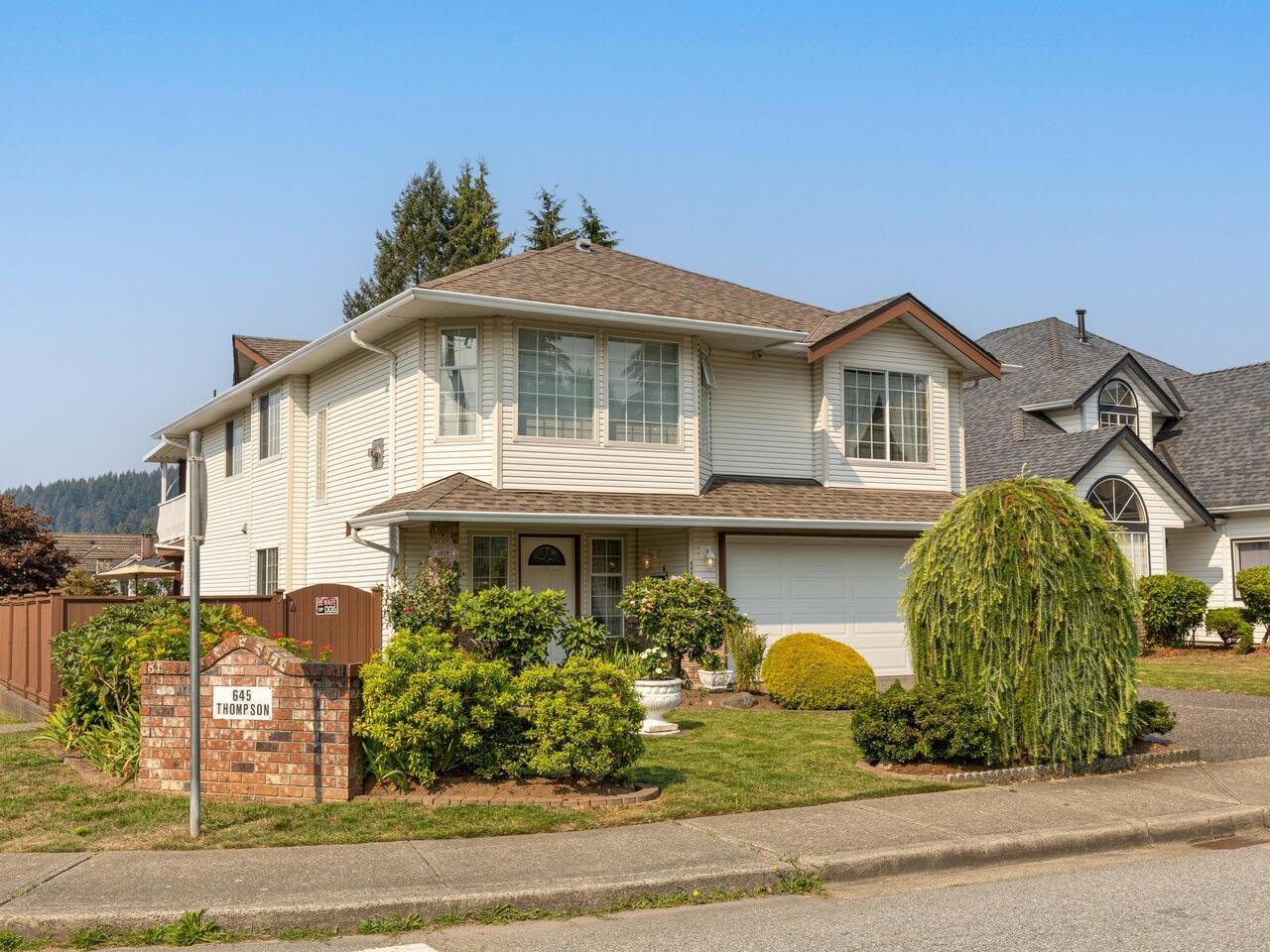 645 Thompson Ave