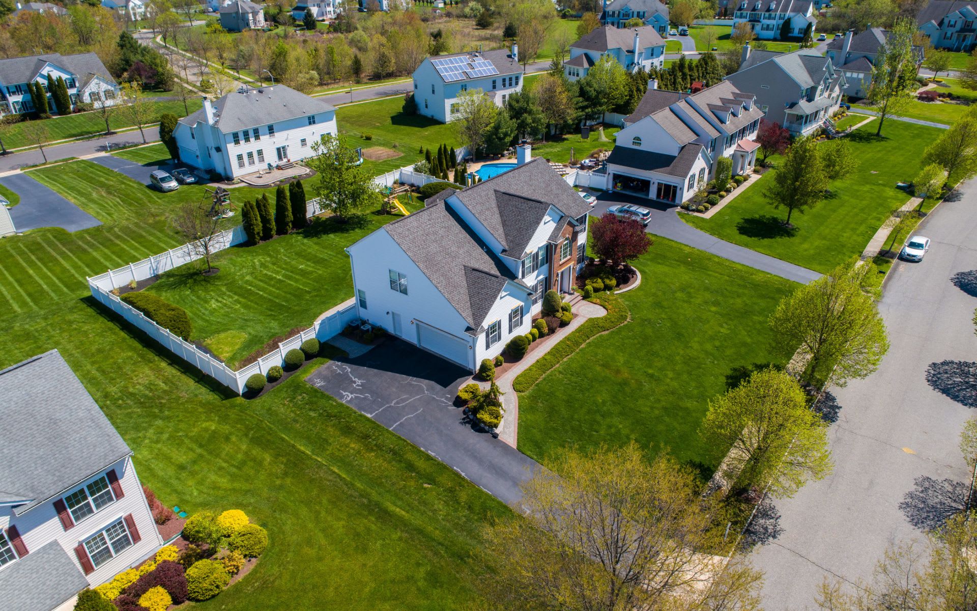 8 SHOREHAM CT