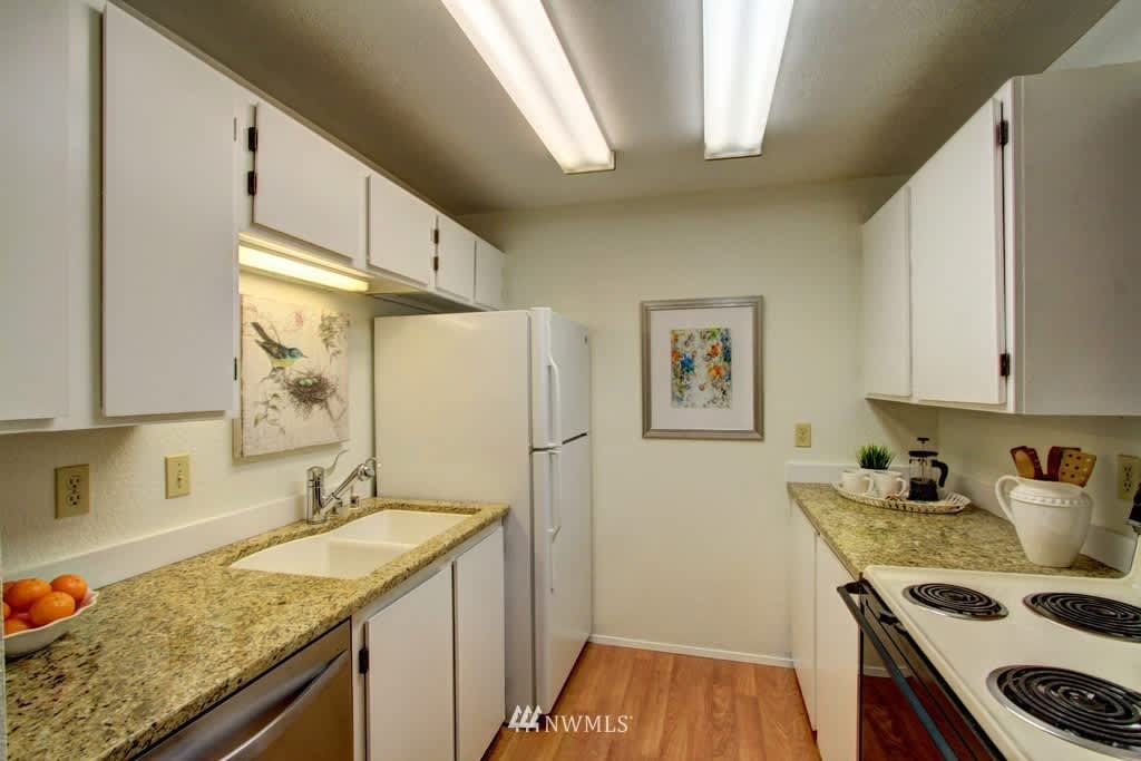 19857 25th Ave NE #303
