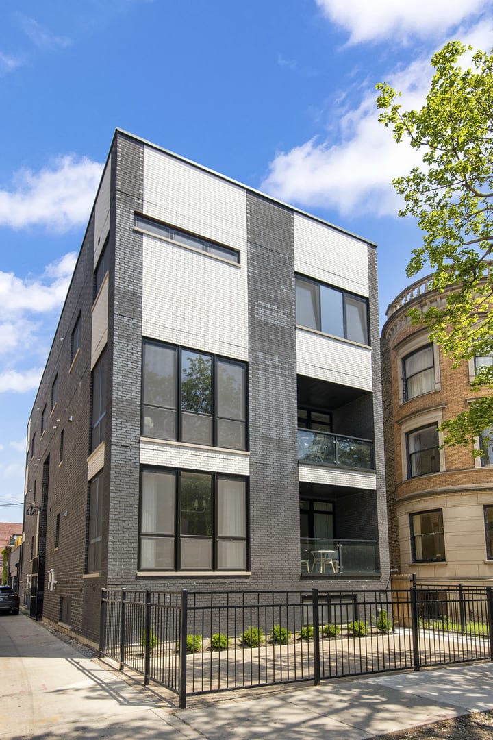 702 W Wellington Ave #1S