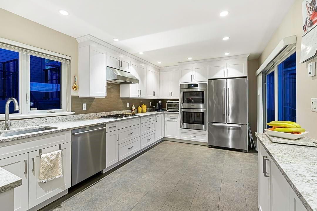 203 W 18th St