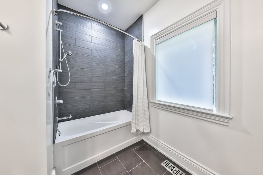 2015 Elmhurst Avenue, Oakville