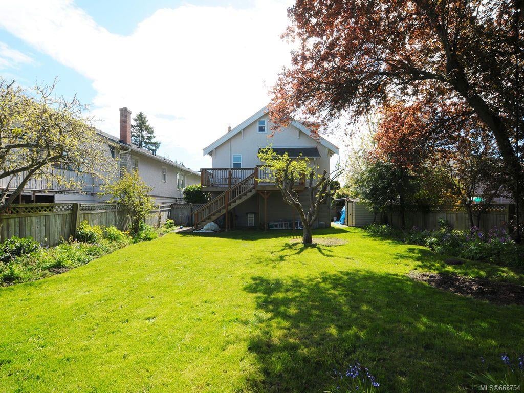 1990 Haultain St, Saanich