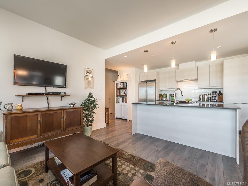203-3811 Rowland Ave, Saanich