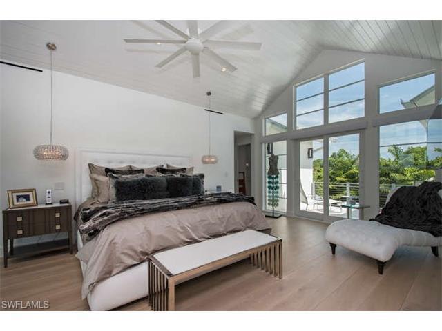 546 S Golf Dr