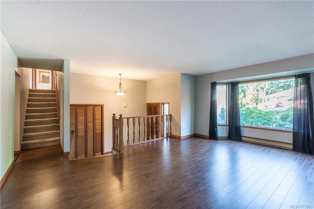 8733 Forest Park Dr, North Saanich