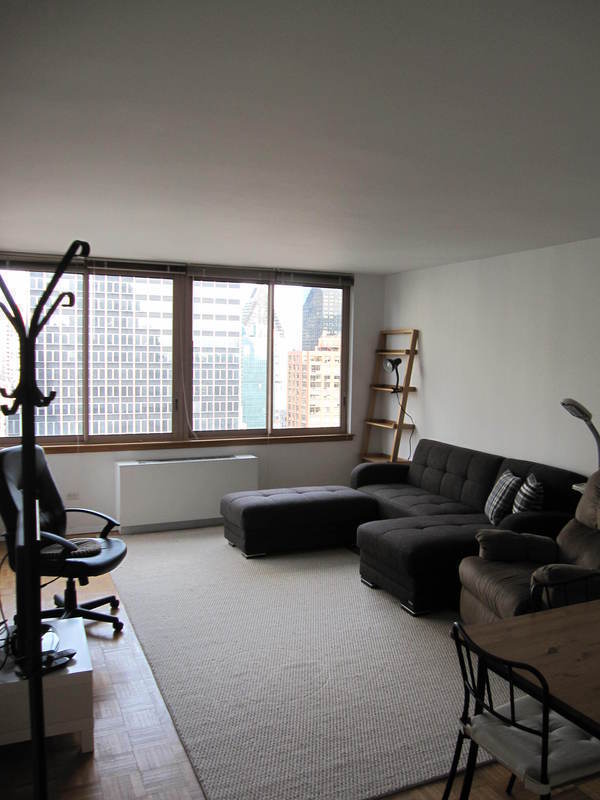 235 east 40th Street, 33F