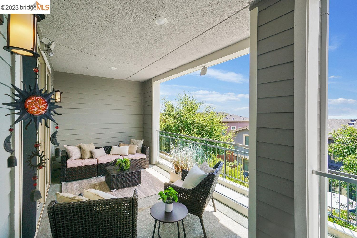 6763 Skyview Dr, Oakland, CA 94605