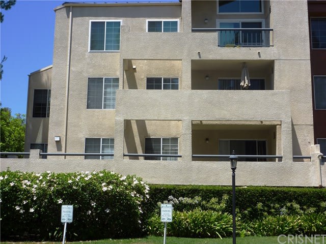 5550 Owensmouth Avenue, Unit 106