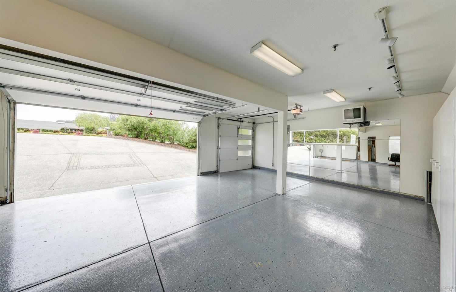 Contemporary Residence Adjacent to Open Space