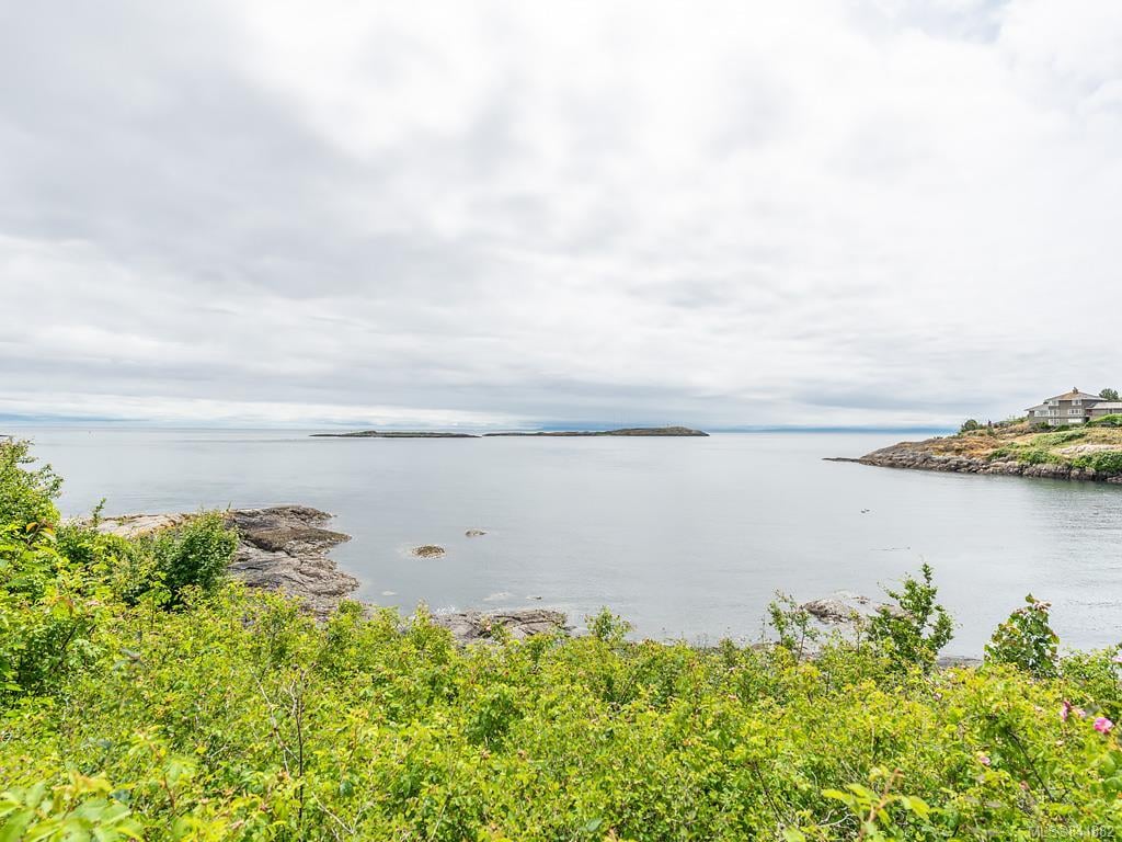 207 Beach Dr