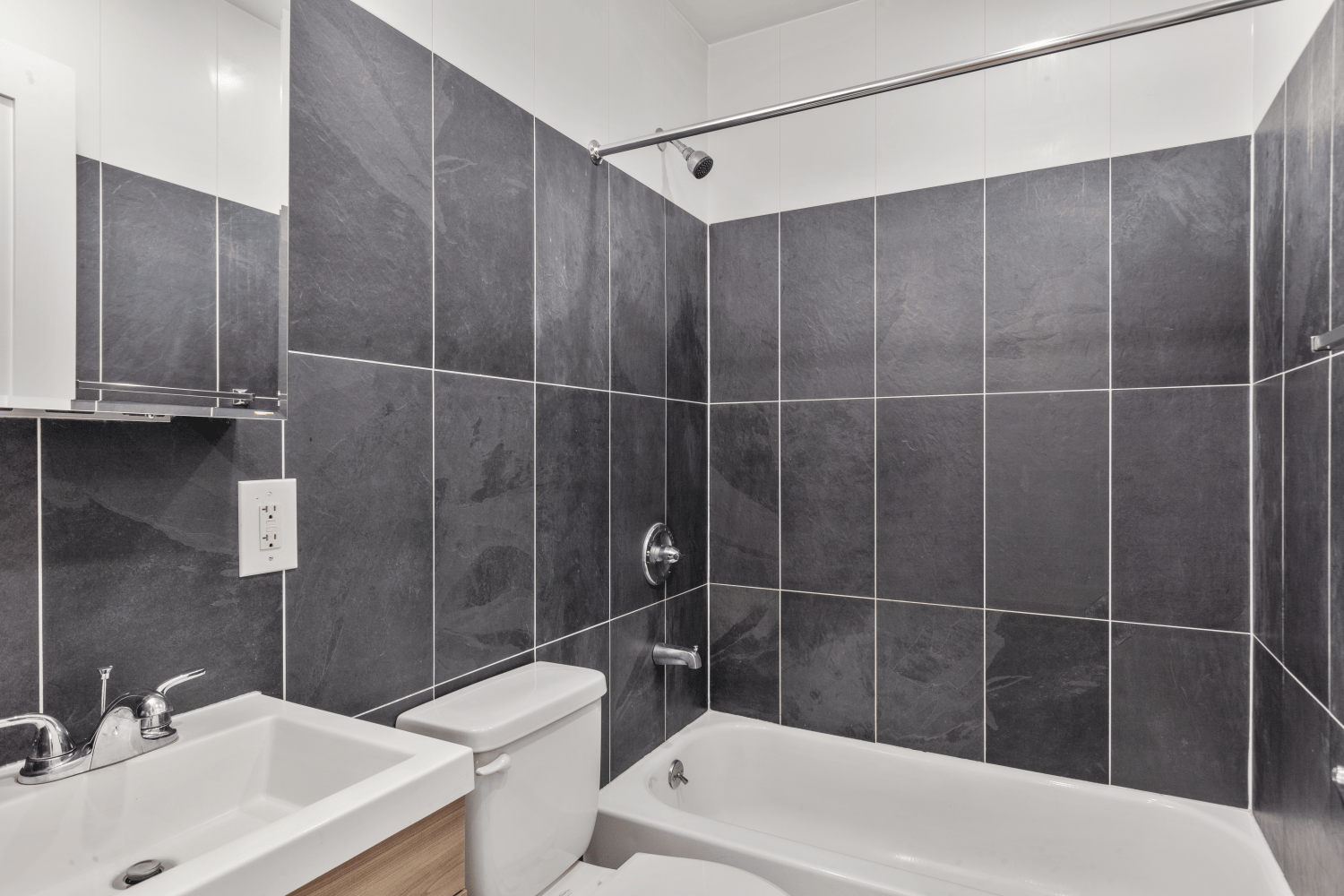 814 Macon Street, Apt A1