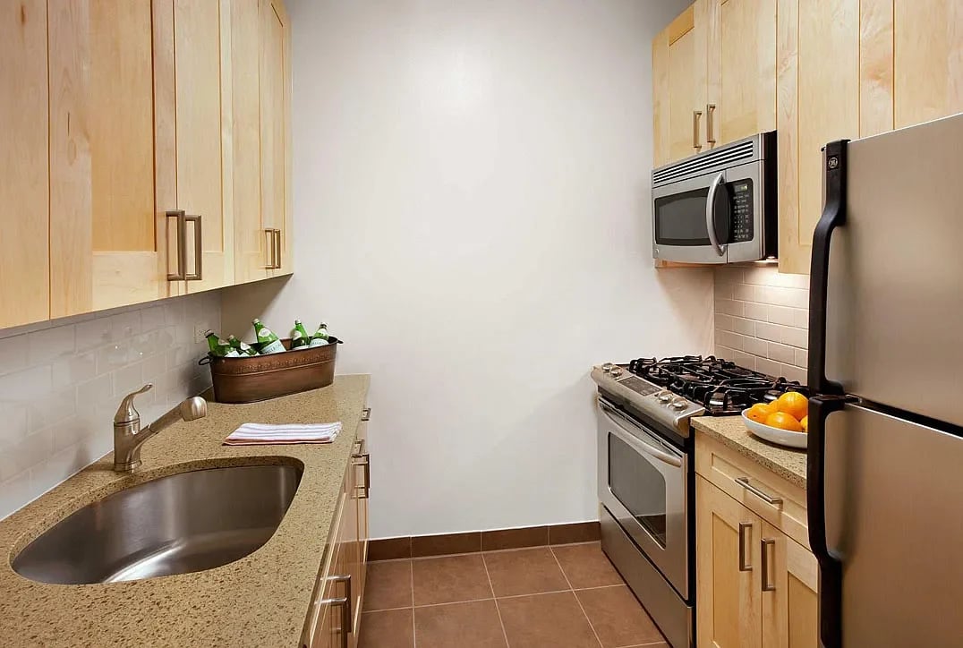 30 W 61st St APT 21C