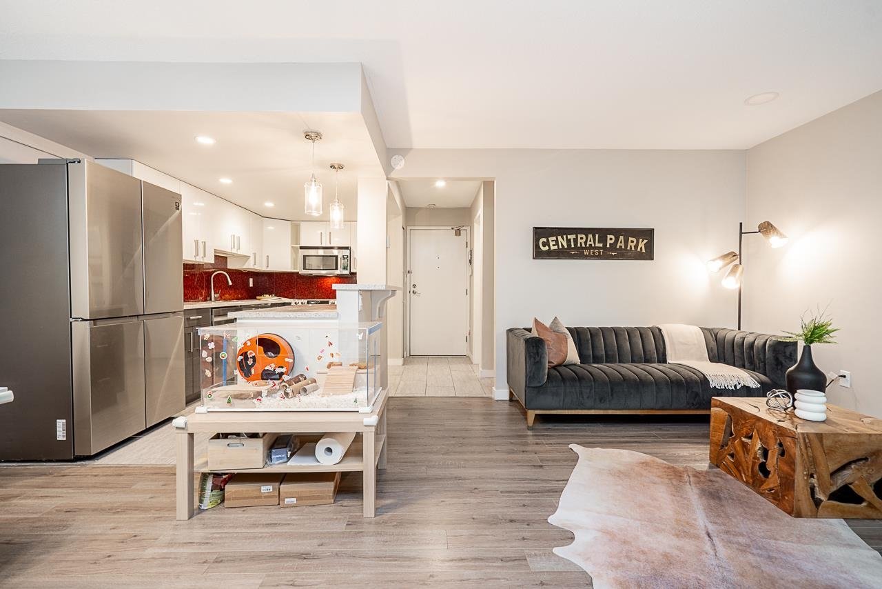 122-1040 King Albert Ave