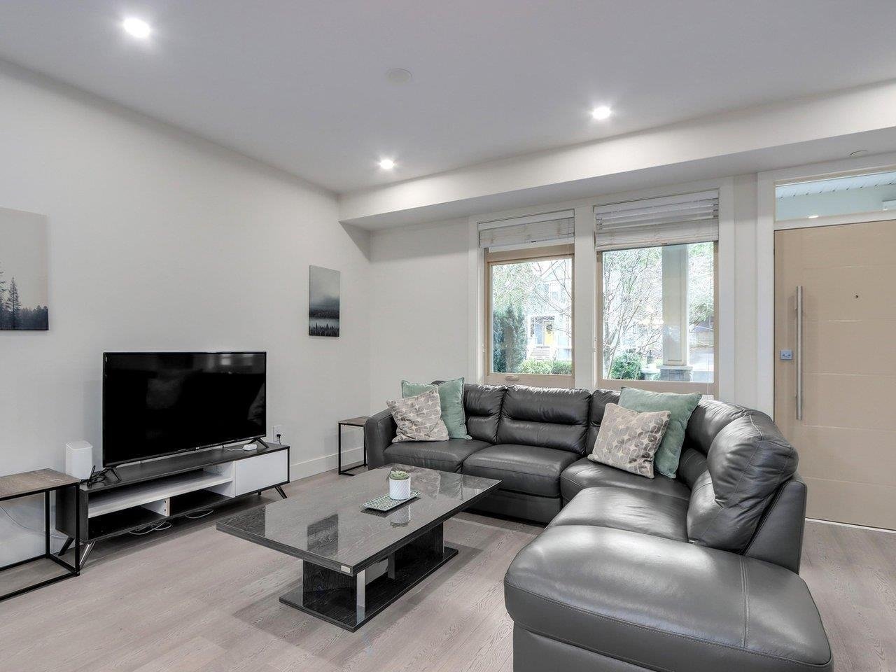 3-115 W Queens Rd