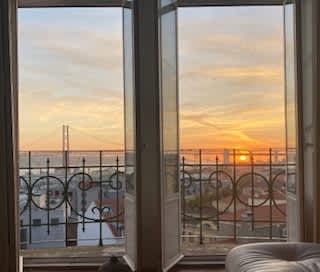 Luxury T3 Apartment in Lapa with Stunning Views of the Tagus River 