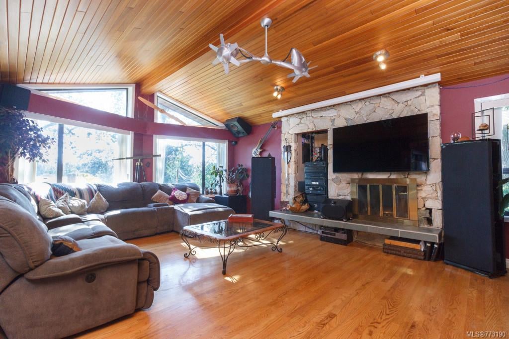1222 Crown Cres