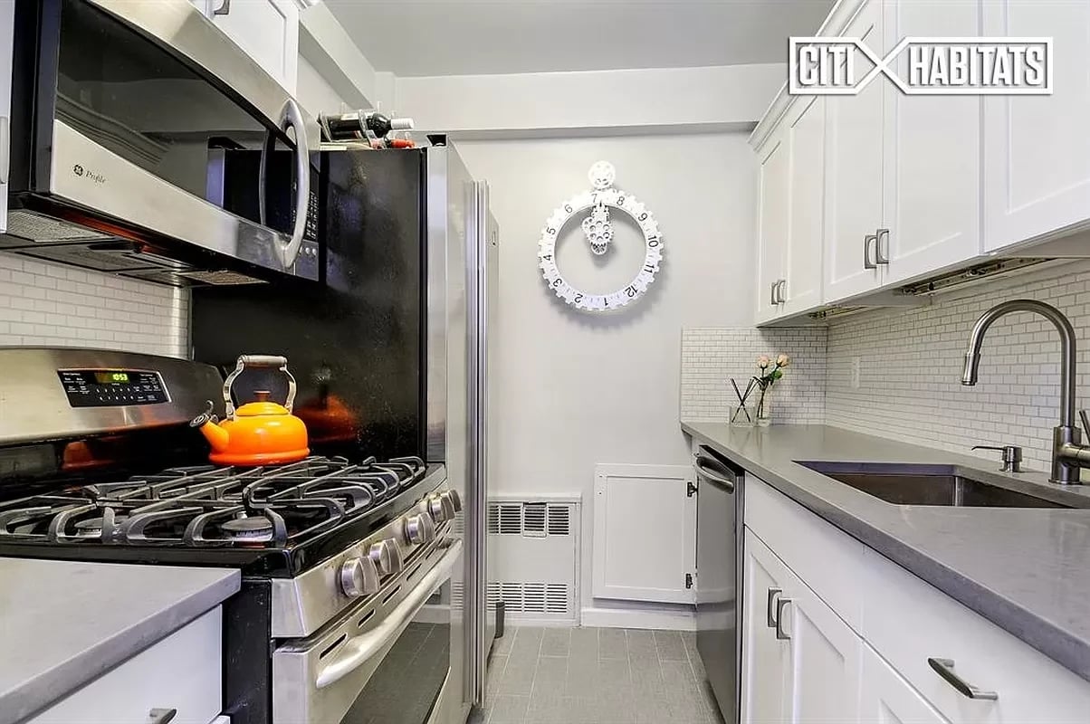 315 East 69th Street Unit: 1L