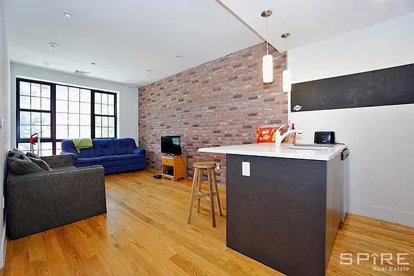 672 Halsey Street Unit: 2