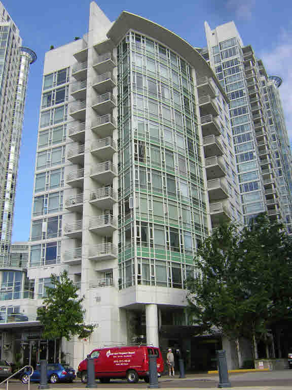 202-1111 Marinaside Cres