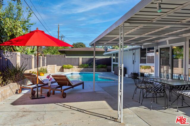 22835 Calabash St, Woodland Hills, CA