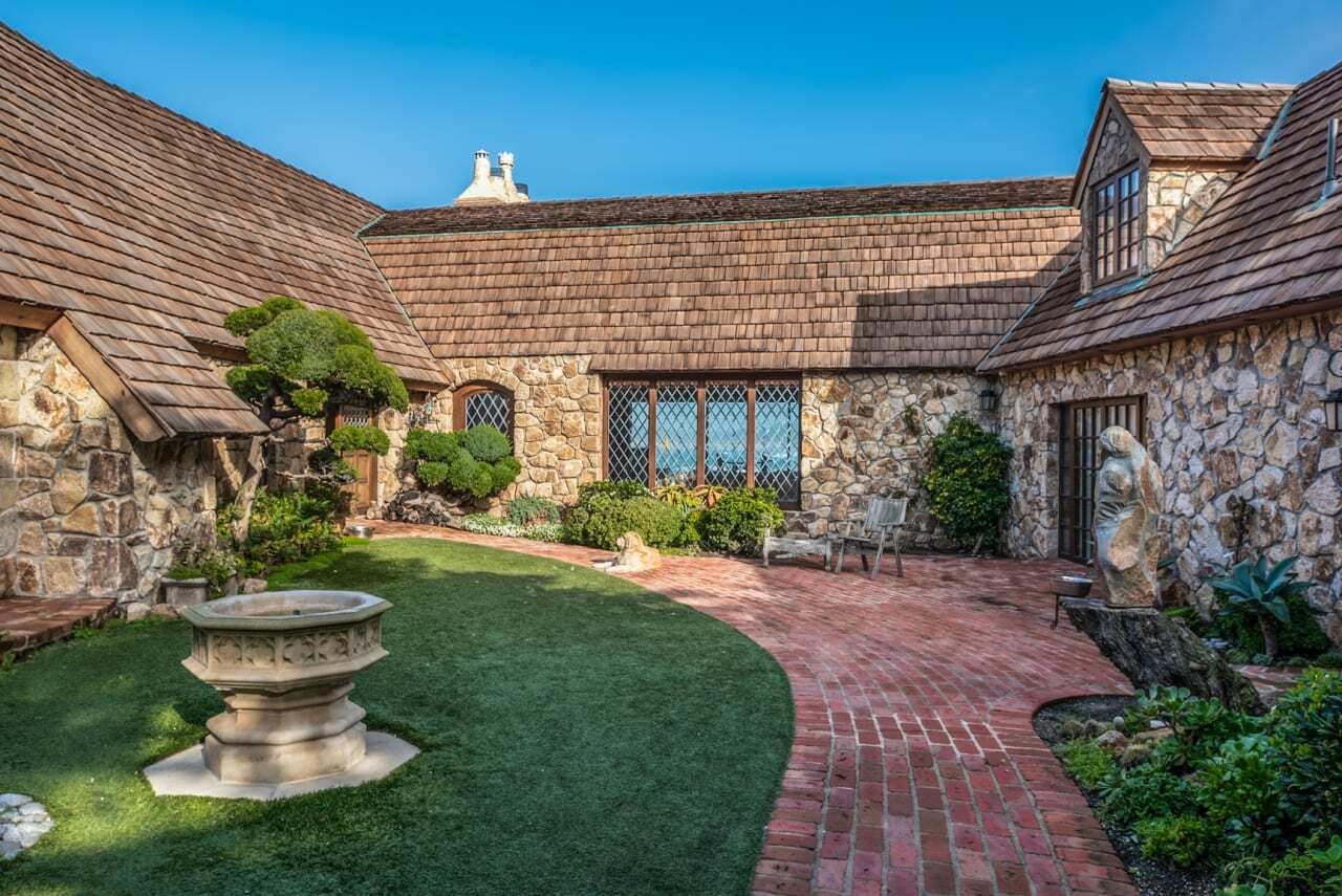 CARMEL HIGHLANDS LUXURY RENTAL - "SHIPROCK"