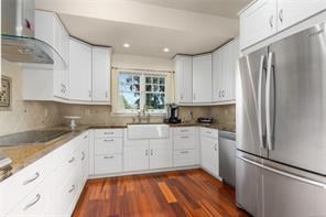 1051 Leslie Dr