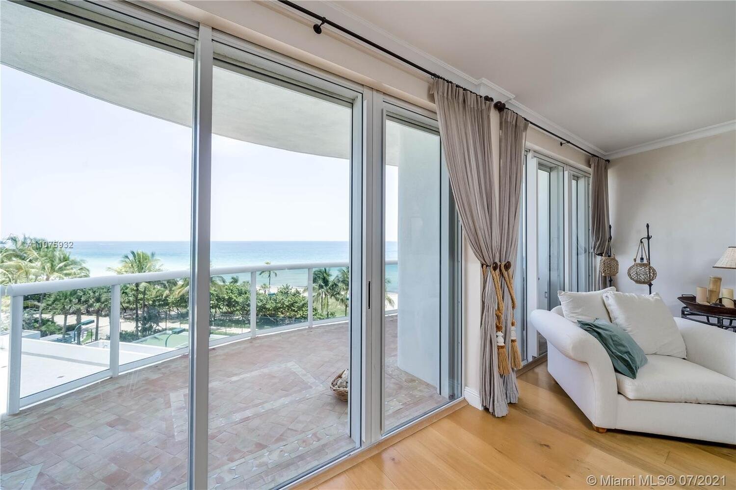 9601 Collins Ave, #505