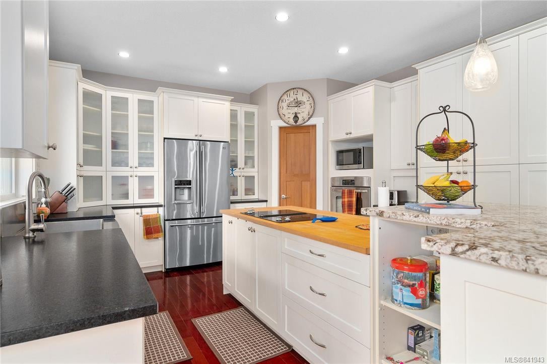 2346 Rozon Rd, Mill Bay