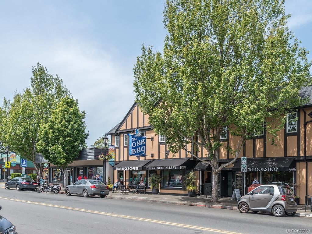 202-2119 Oak Bay Ave
