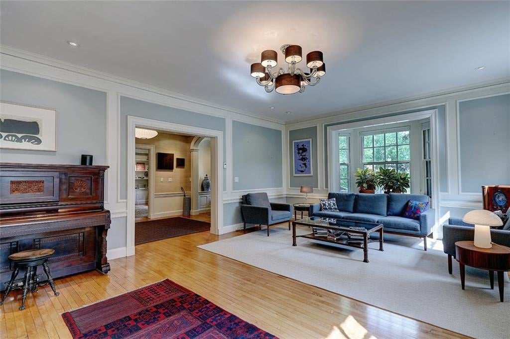 37 COOKE ST
