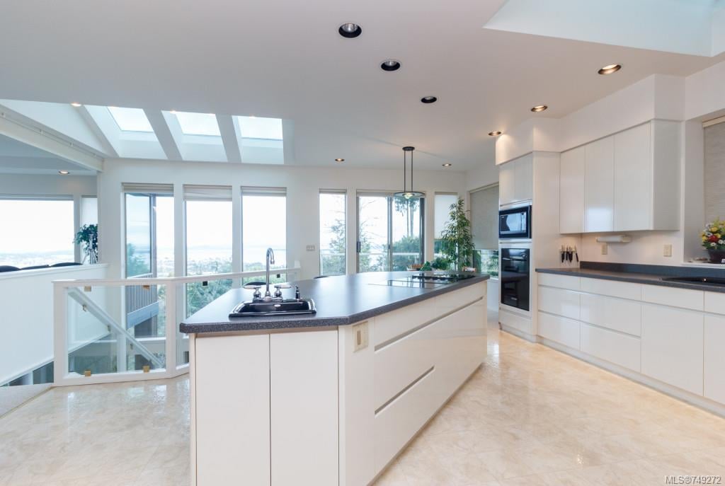 8889 Park Pacific Terr, North Saanich