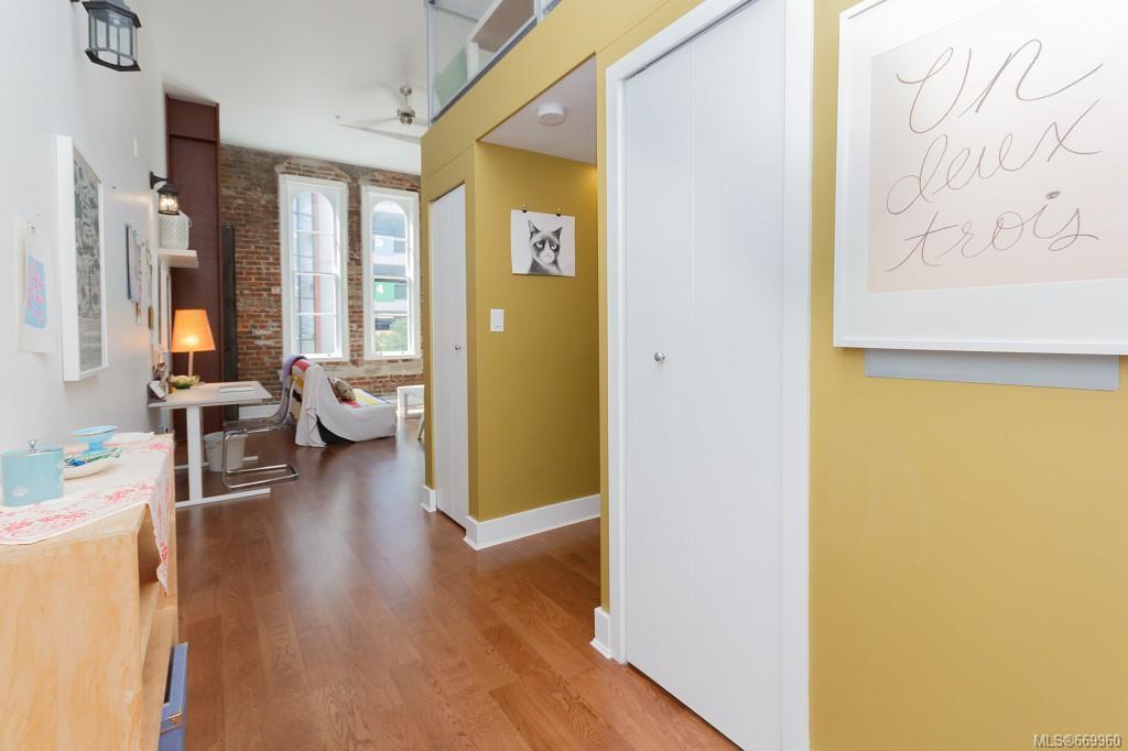 202-562 Yates St, Victoria