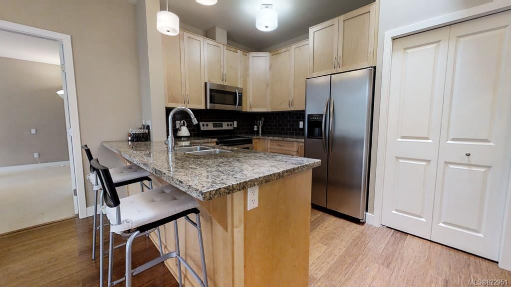 407-608 FairWy Ave