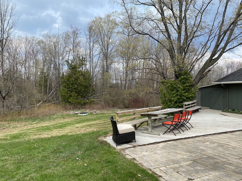  Charming Family and Pet Friendly Leelanau Bungalow!