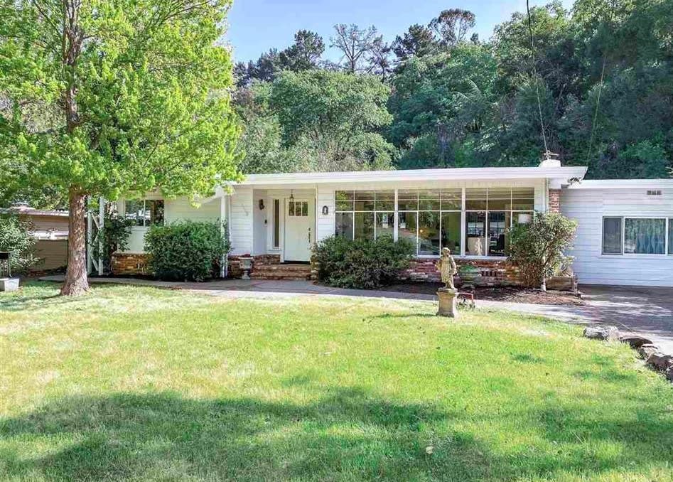 956 Janet Ln