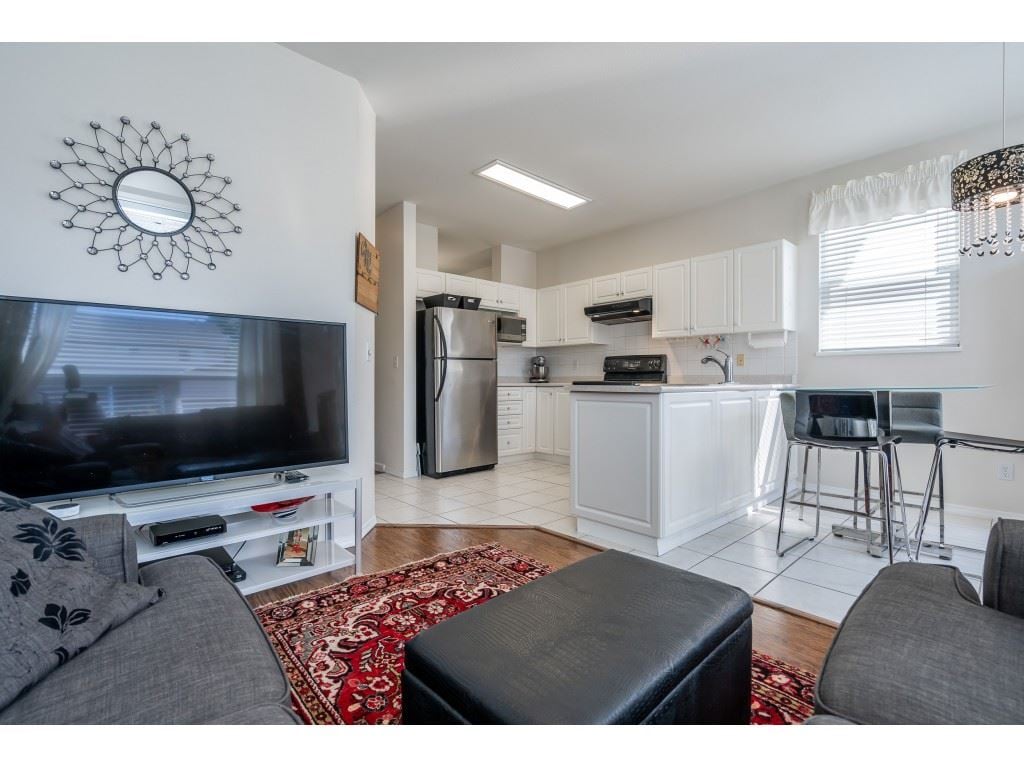 18498 64a Ave