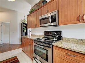 410-663 Goldstream Ave