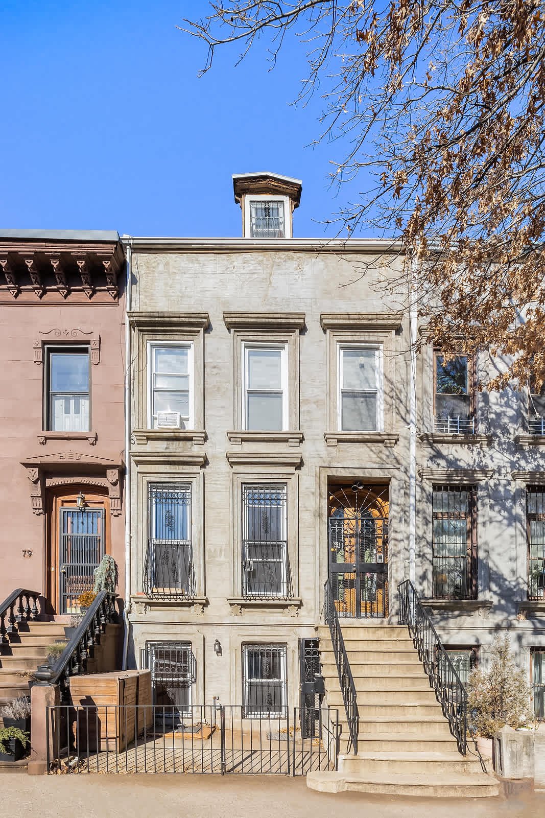 81 Monroe St