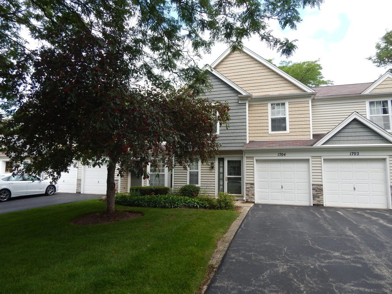 1704 College Green Dr Unit 1704