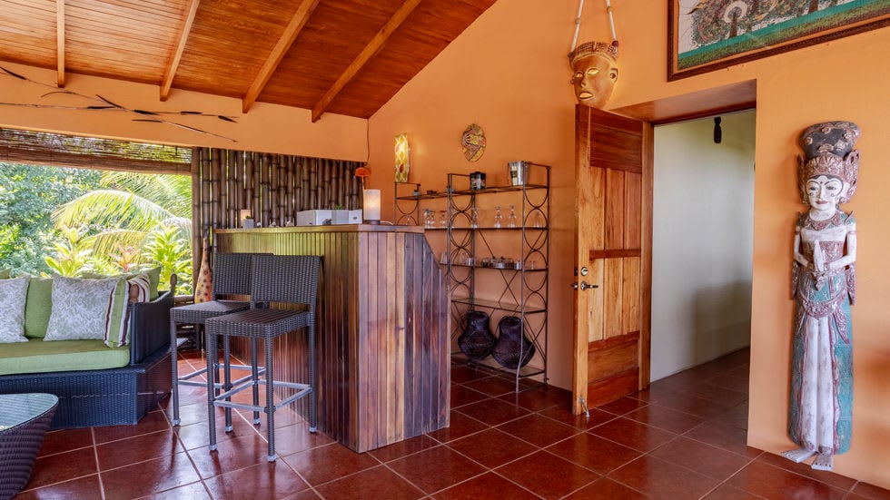 Home with White Water Views and Easy Access in Ojochal