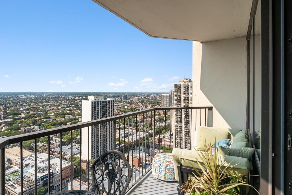 1560 N Sandburg Terrace # 4115