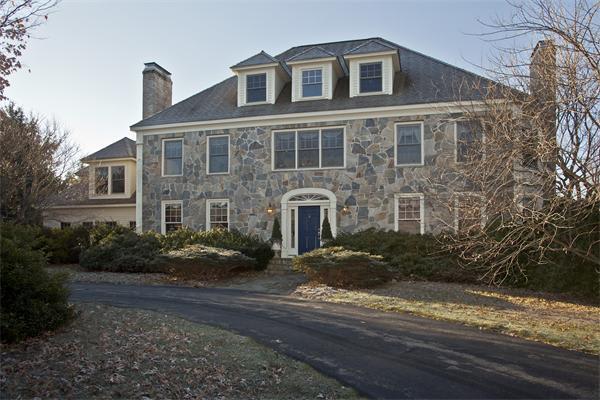 52 MacMillan Dr
