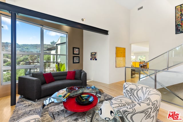 7548 Mulholland Dr