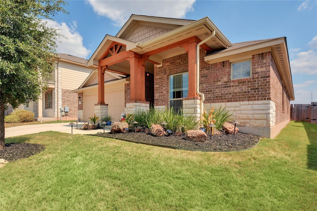18617 Willie Dr