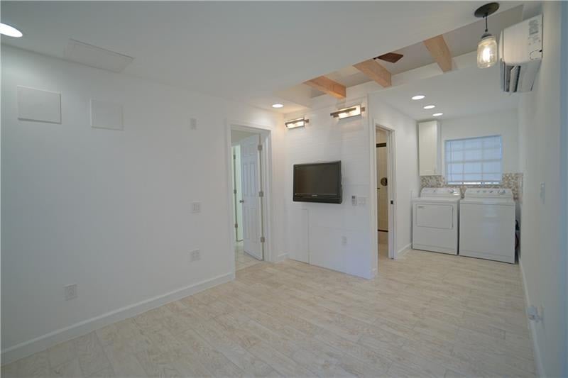 1009 NE 17TH CT