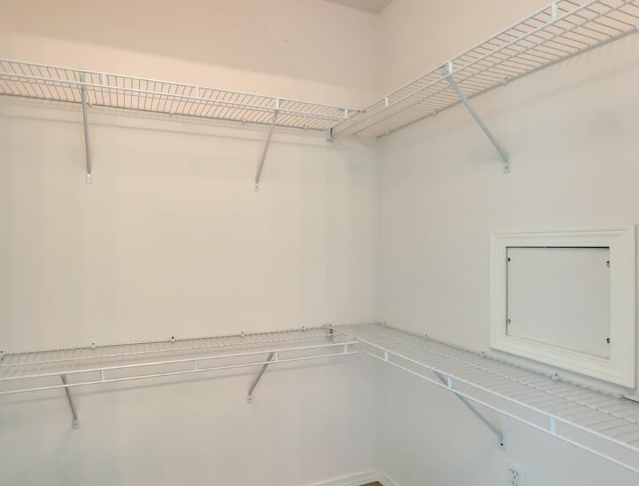 6127 Isaac SE  Avenue, Unit F